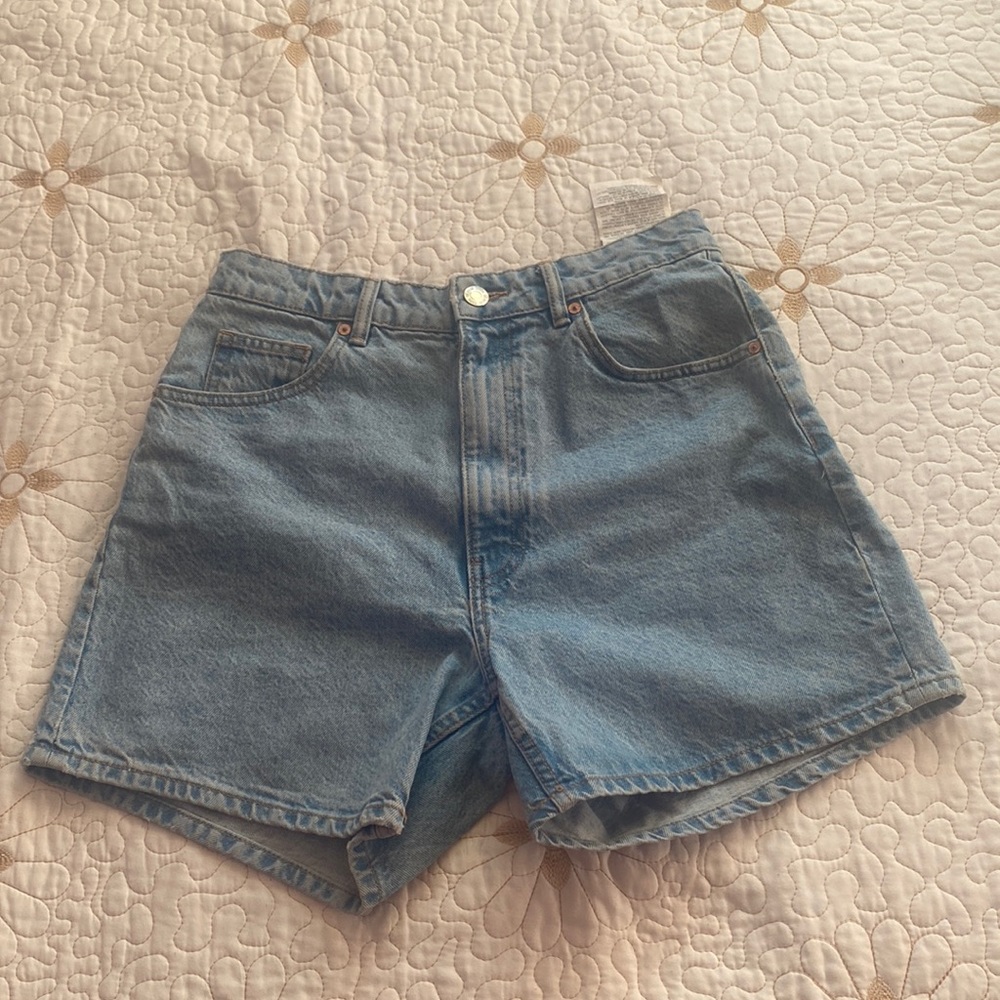 90s mom got shorts from Zara